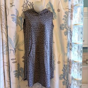 2/$20 Collection by Bobeau Grey Leopard Print Casual Cotton Dress w/Hood Sz XS